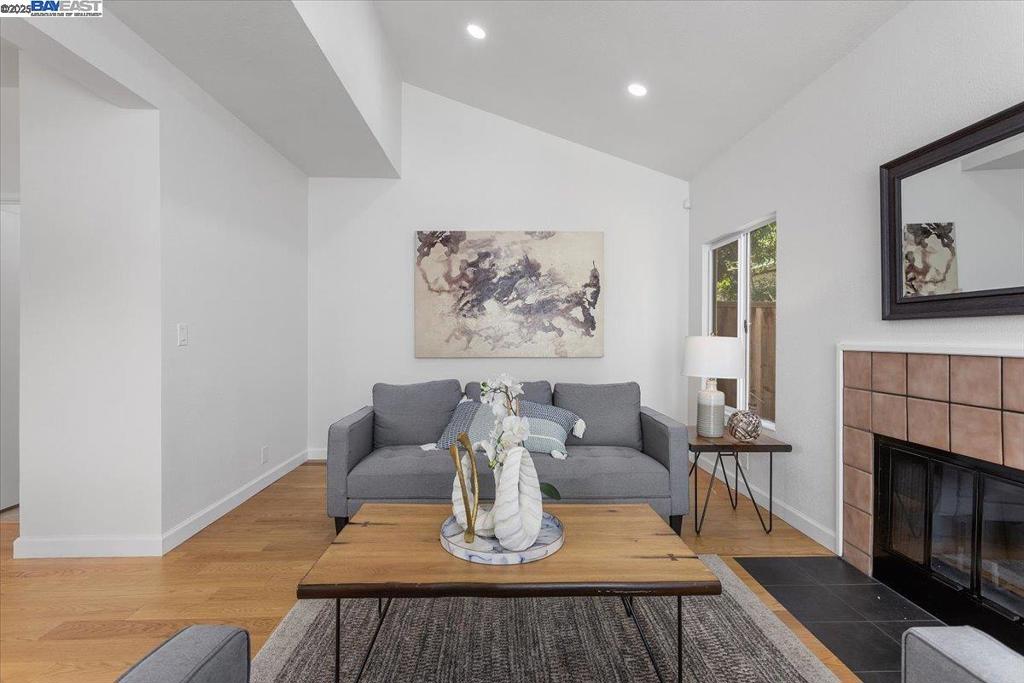 NANTUCKET COVE - Residential