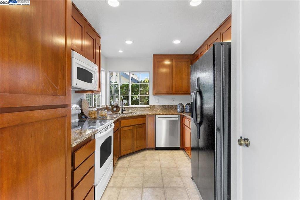 NANTUCKET COVE - Residential