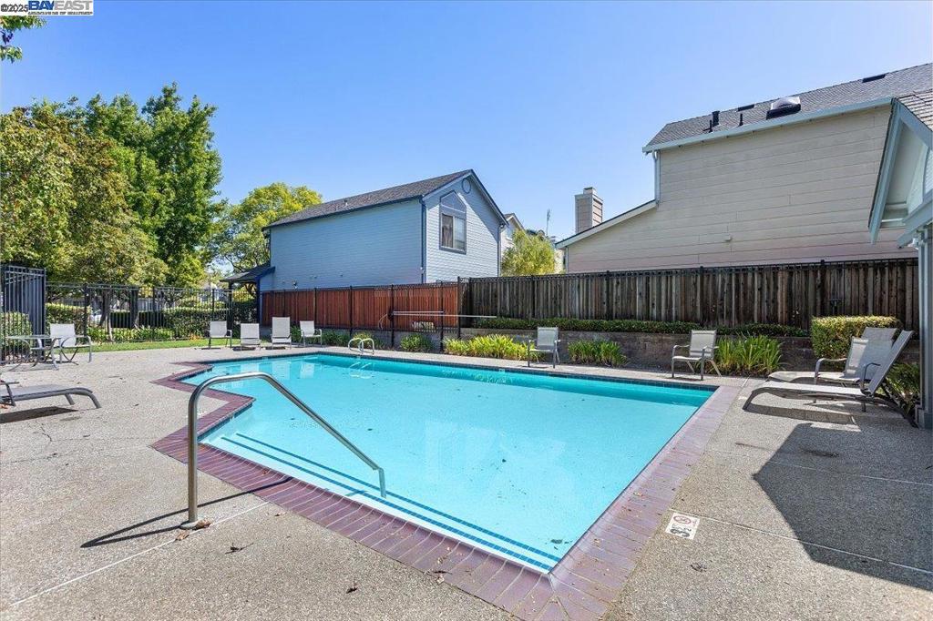 NANTUCKET COVE - Residential