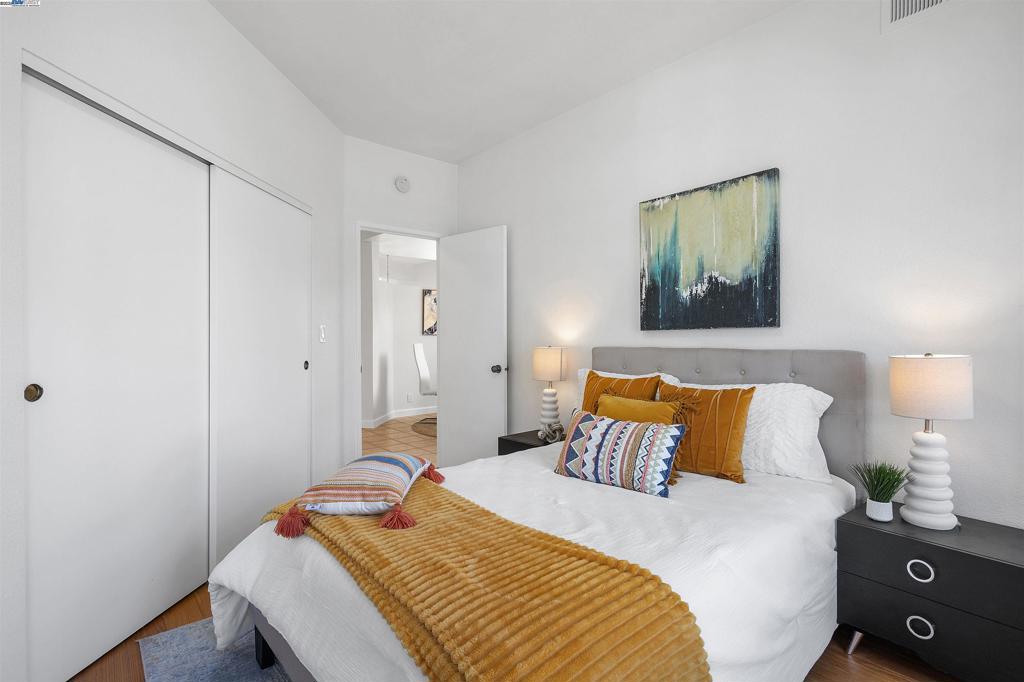 NANTUCKET COVE - Residential