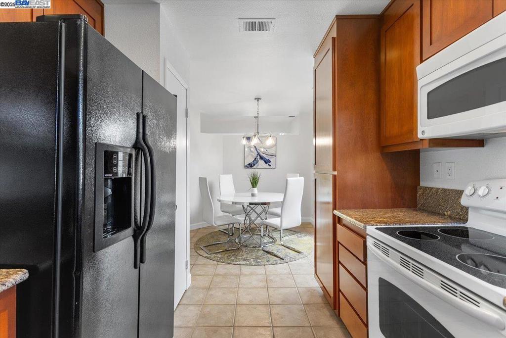 NANTUCKET COVE - Residential