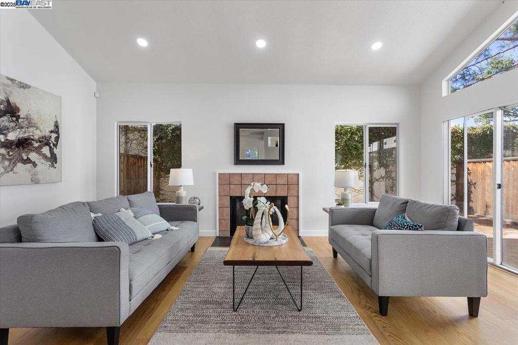 NANTUCKET COVE - Residential
