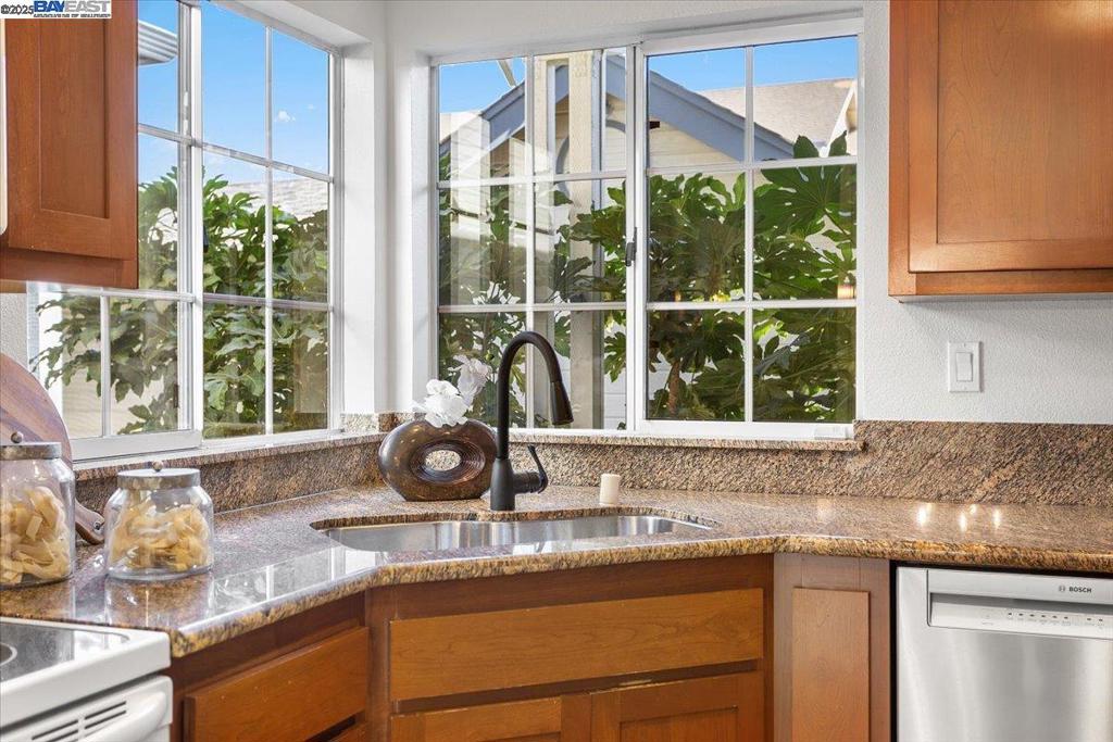 NANTUCKET COVE - Residential