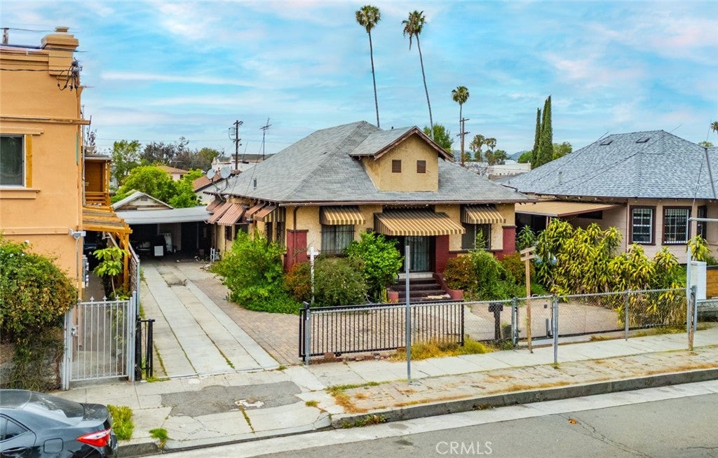 1127 N Normandie