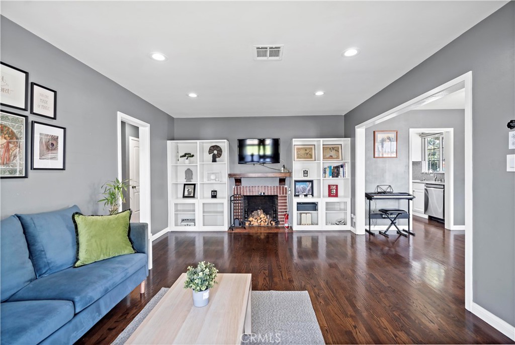 1425 Violeta Drive