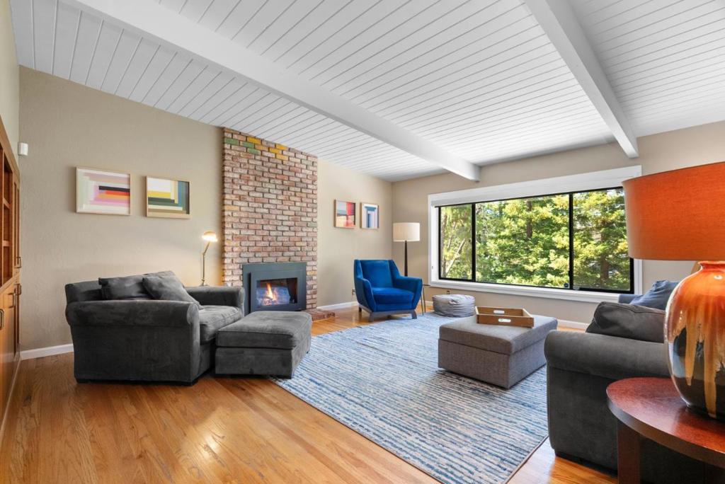 476 Wellington Drive