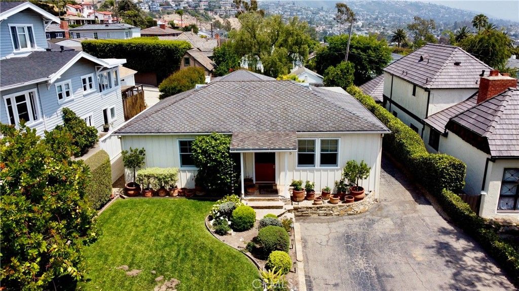 Photo of 475 Jasmine ST, Laguna Beach, CA 92651 (MLS # LG26109498)