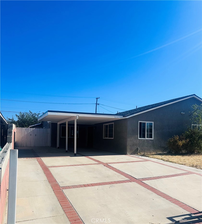 **Attention! Unique Rental Offer!**
**House for Rent with Incredible Location**
- 3 bedrooms
- 2 bathrooms
- Refrigerator and stove included
- Private yard
- Laundry access
- Parking for 2 cars
- Nearby schools
- Central Air and heating
- Close to all shopping
utilities included
Don't miss this opportunity! Contact now and secure your new home in the best location. English and Spanish