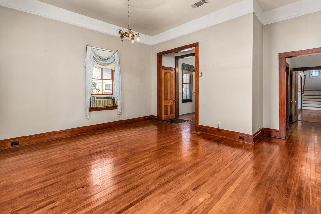 544 S Juniper Street