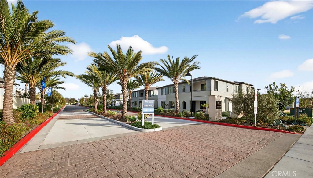 5000 Clementine Lane