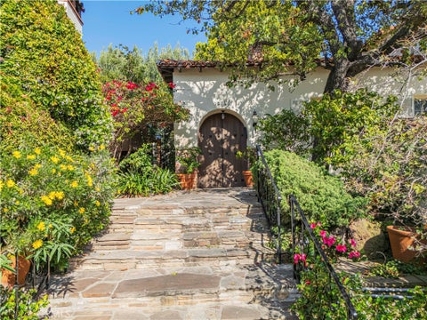 Photo of 10966 Strathmore DR #9, Los Angeles, CA 90024 (MLS # SR26103006)