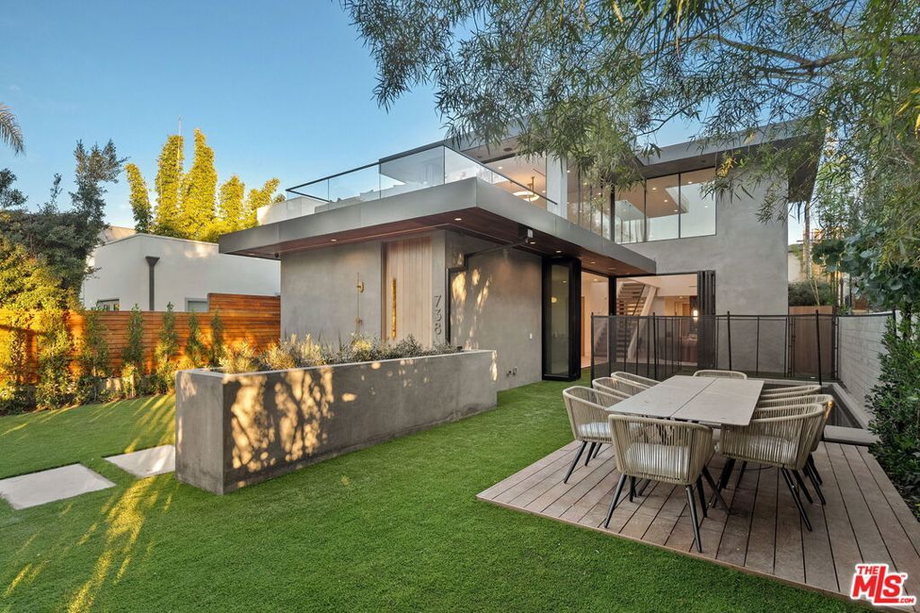 Photo of 738 Palms Boulevard, Venice, CA 90291 (MLS # 26641455)