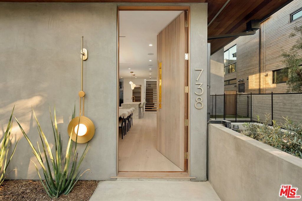 Photo of 738 Palms Boulevard, Venice, CA 90291 (MLS # 26641455)