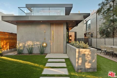 Photo of 738 Palms Boulevard, Venice, CA 90291 (MLS # 26641455)