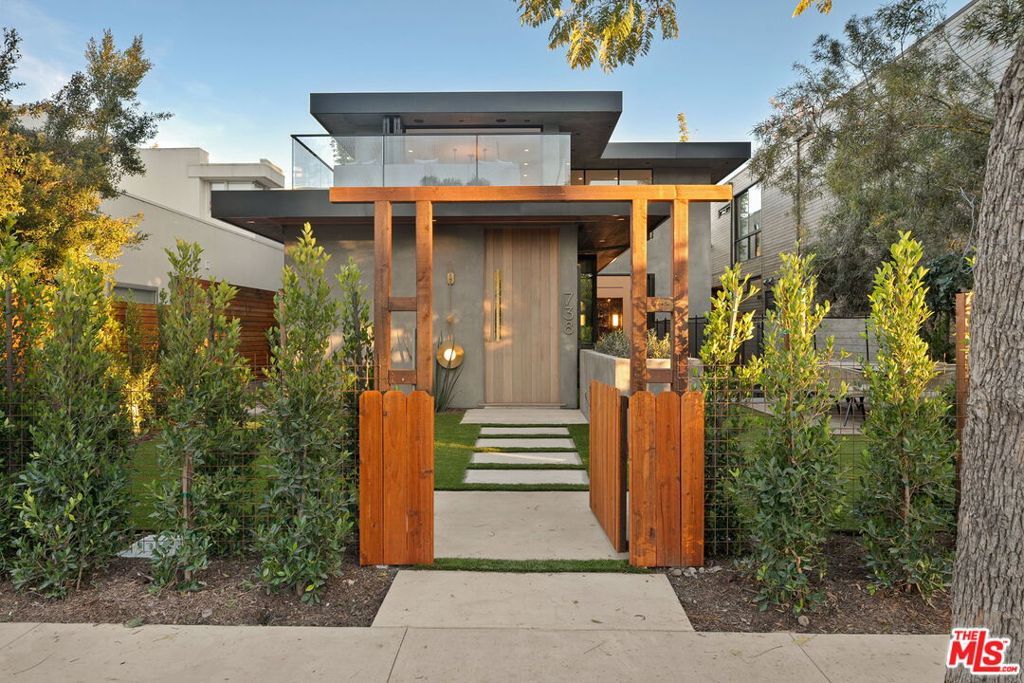 Photo of 738 Palms Boulevard, Venice, CA 90291 (MLS # 26641455)