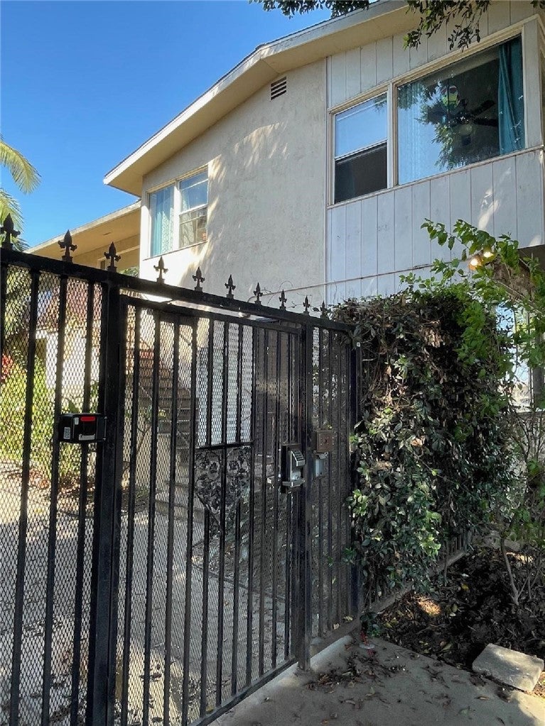 Photo of 1035 E Appleton Street #2, Long Beach, CA 90802 (MLS # RS26191853)