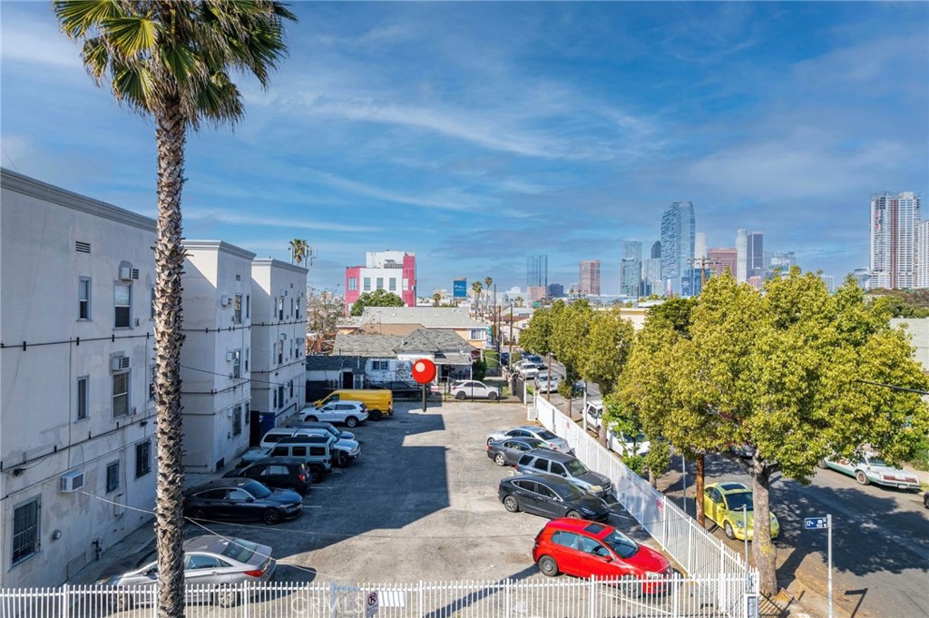Properties 2 907 W 17th Street