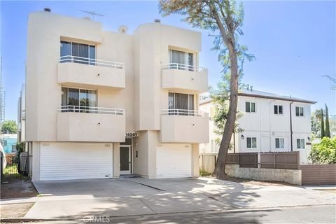Photo of 14948 Moorpark Street, Sherman Oaks, CA 91403 (MLS # SR25241508)