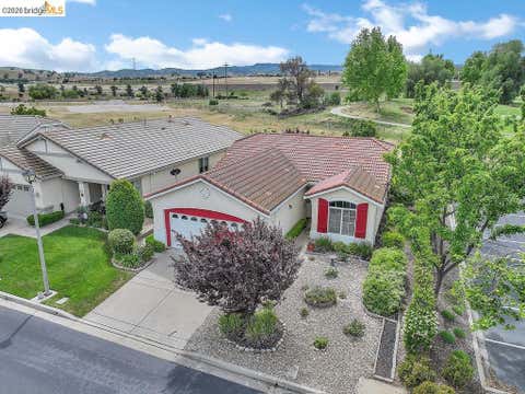 Photo of 987 Centennial Dr Dr, Brentwood, CA 94513 (MLS # 41144462)