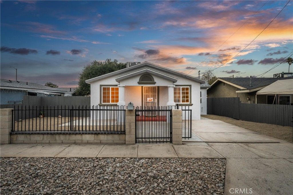 Photo of 1007 Lawton Street, Redlands, CA 92374 (MLS # IG25220537)