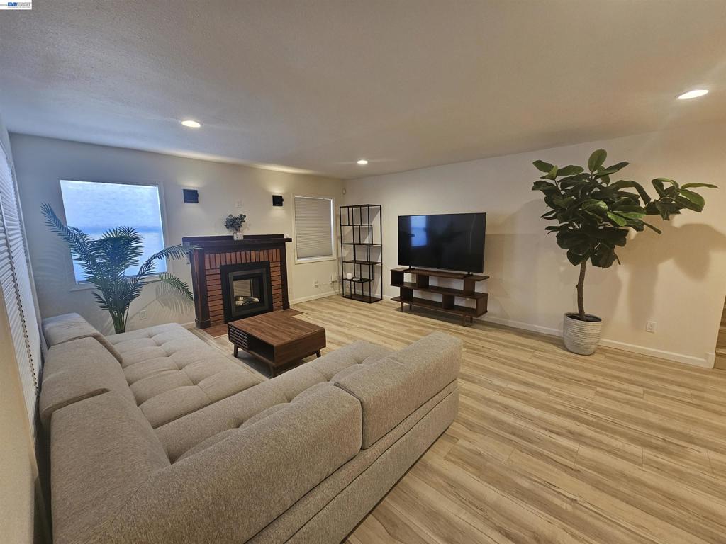 3675 Christensen Ln