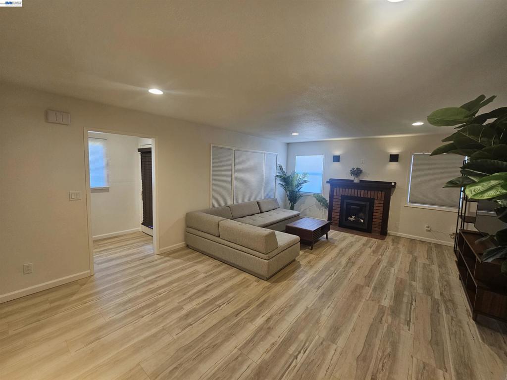 3675 Christensen Ln