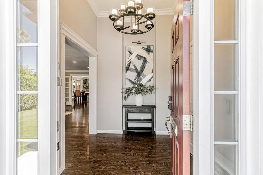5562 Starcrest Drive