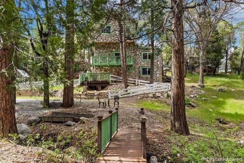 Photo of 27538 Meadow Drive, Lake Arrowhead, CA 92352 (MLS # IV26083131)