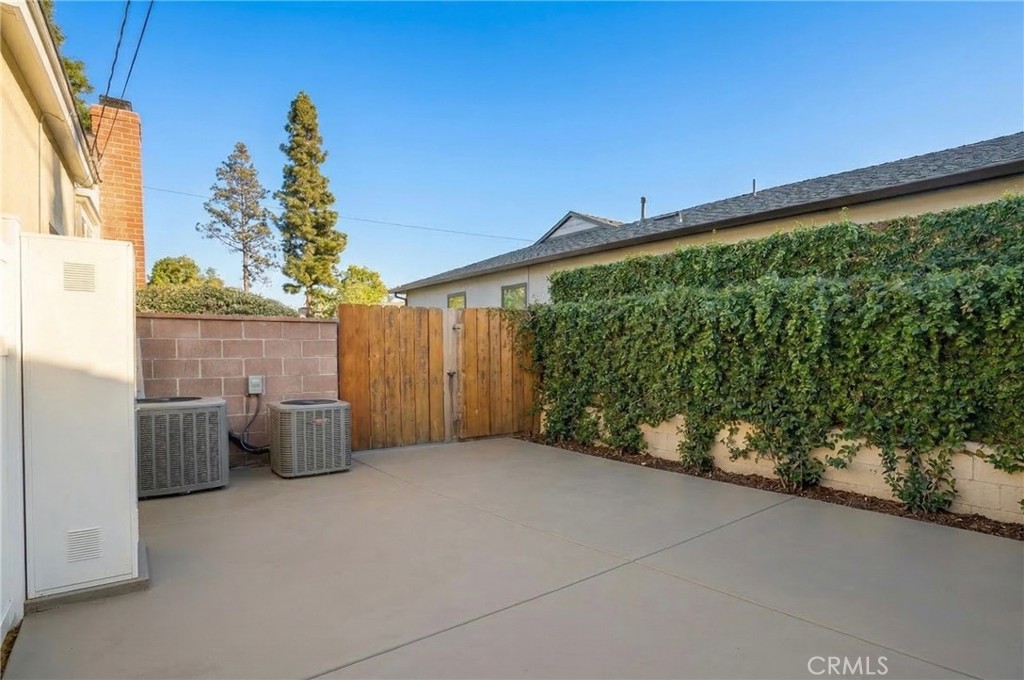 1901 N Bellflower Boulevard