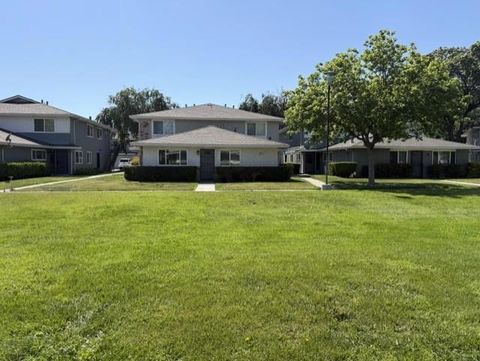 Photo of 5479 Tyhurst #1, San Jose, CA 95123 (MLS # ML82046362)