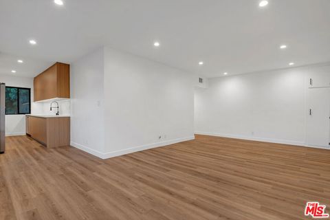 Photo of 950 Havenhurst Drive #6, West Hollywood, CA 90046 (MLS # 26662747)