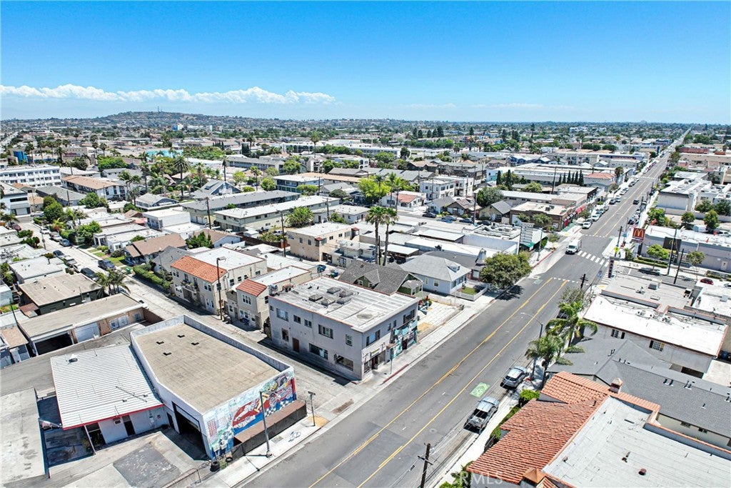 939 E 4th