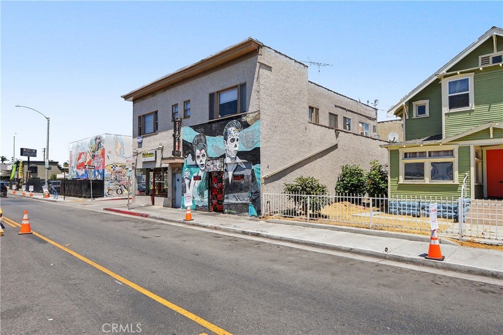 939 E 4th