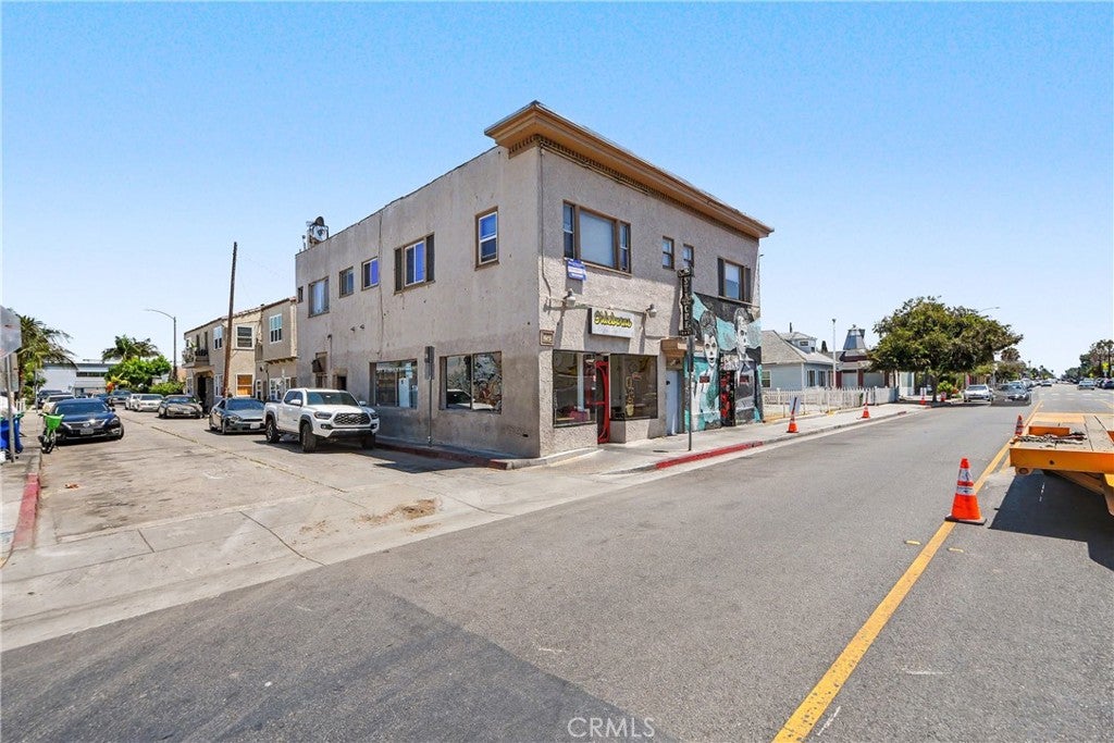 939 E 4th
