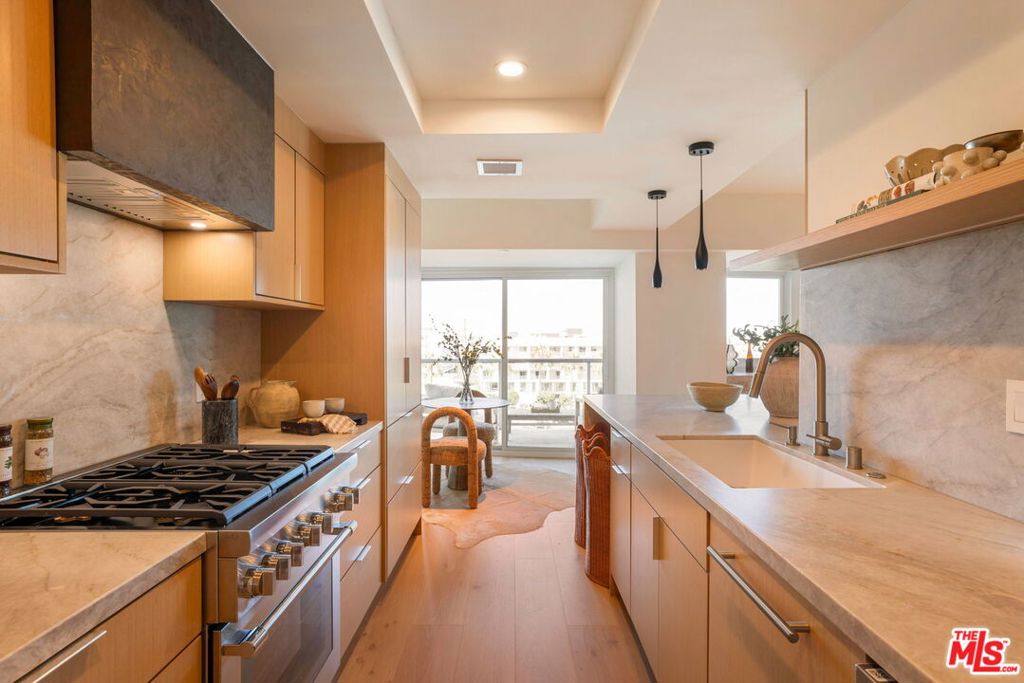 13600 Marina Pointe Drive 604