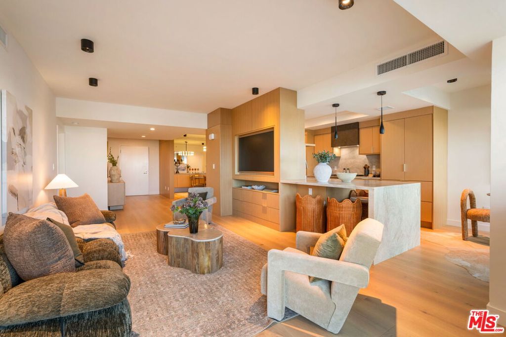 13600 Marina Pointe Drive