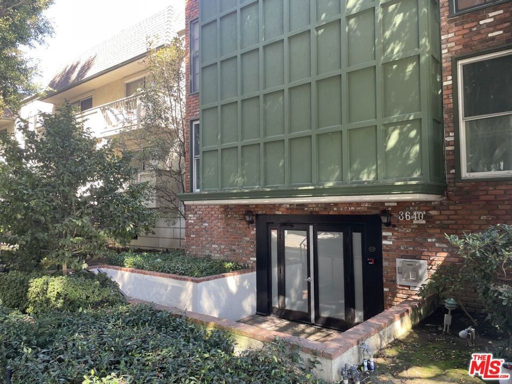 Photo of 3640 Cardiff Avenue #108, Los Angeles, CA 90034 (MLS # 25602645)