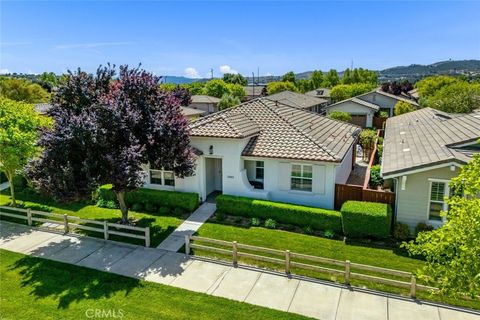 Photo of 2563 Clubhouse Dr, Paso Robles, CA 93446 (MLS # SC26079788)
