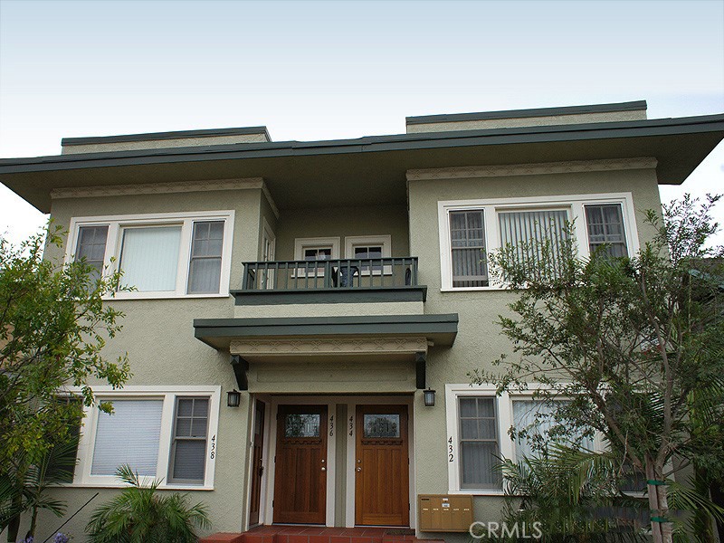 Welcome to 432 E 6th Street, a beautifully updated, turnkey 4-unit multifamily property located in the vibrant and highly desirable East Village Arts District of Downtown Long Beach. This exceptional investment opportunity combines classic charm with modern upgrades, all just minutes from the beach, eclectic shops, restaurants, cafes, and entertainment. Each of the four spacious units features 2 bedrooms and 1 bathroom, thoughtfully renovated to appeal to today’s renters or owner-occupants. Interior highlights include hardwood flooring throughout, fresh modern paint palette, stainless steel appliances, updated kitchens and bathrooms. This property offers the perfect blend of urban lifestyle and historic character. Ideal for investors looking for strong rental income or owner-users seeking to live in one unit while renting out the others. Don’t miss this rare opportunity to own a fully updated, income-producing asset in one of Long Beach’s most sought-after communities.