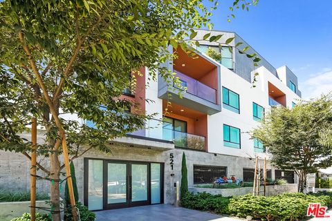 Photo of 521 N Gramercy Place #309, Los Angeles, CA 90004 (MLS # 26673191)