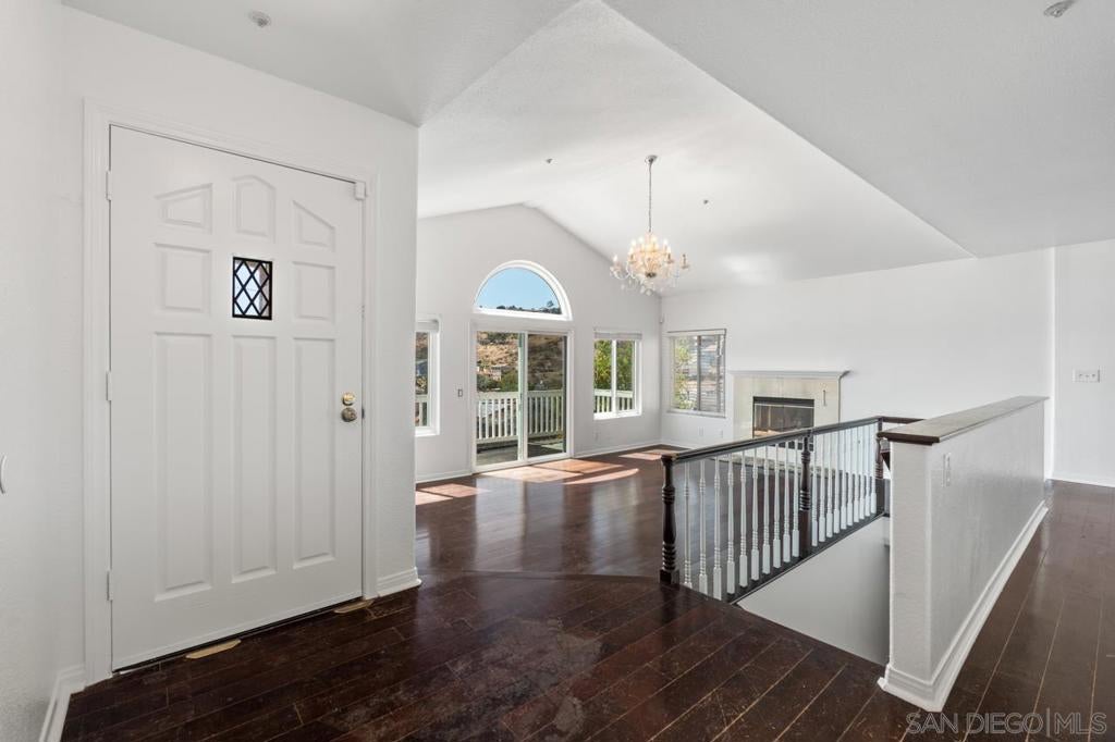 1229 La Mesa