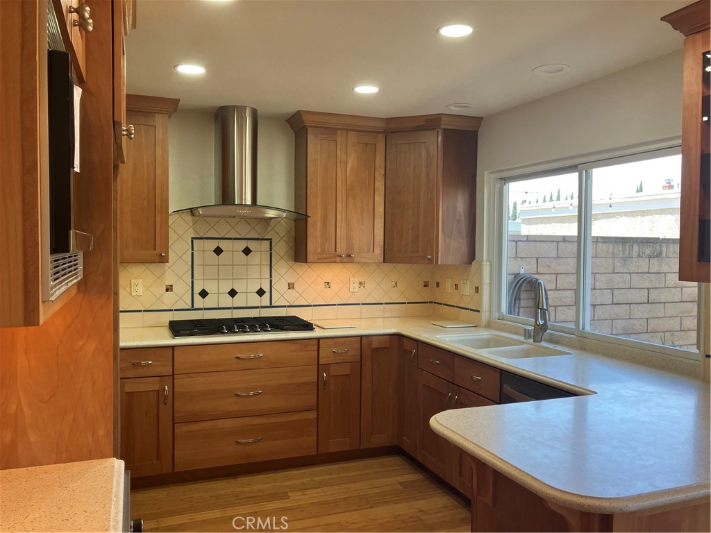 5042 Hampton Court