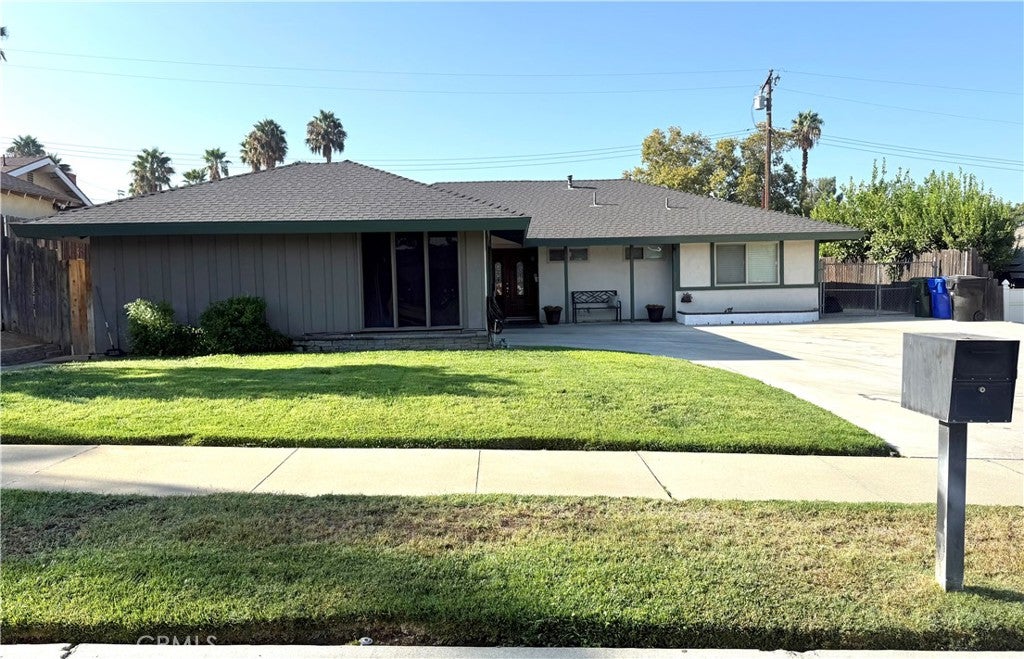 22637 La Paix Street