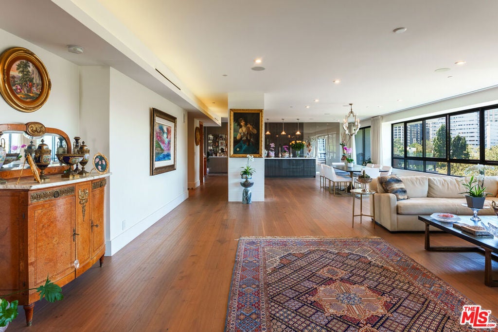 10551 WILSHIRE 702/703