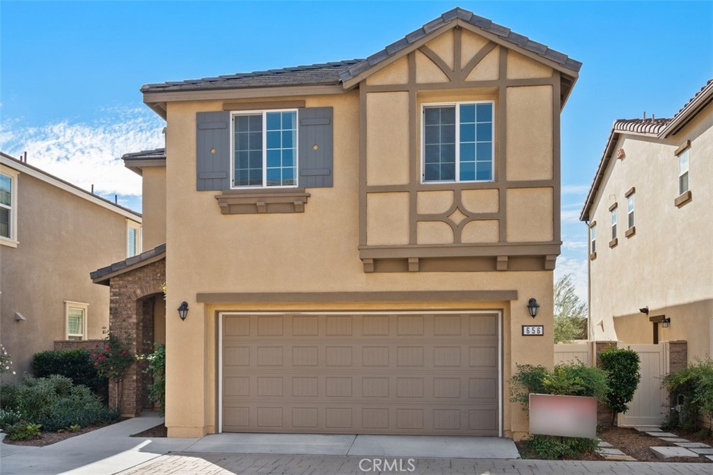 Beautiful detached townhouse in the highly desirable city of Claremont! This 1,685 sq. ft. home offers 3 bedrooms and 2.5 bathrooms, blending comfort, style, and convenience. The open-concept main level features abundant natural light, a high-ceiling entry hallway, and a spacious living room perfect for entertaining. The modern kitchen boasts granite countertops, a central island overlooking the living area, and direct access to the attached two-car garage. A convenient half bath is also located downstairs for guests. Upstairs, you’ll find three bedrooms, a laundry room, and two full bathrooms with dual-sink vanities. The primary suite includes a large walk-in closet, a separate soaking tub, and a walk-in shower for ultimate relaxation. The HOA community offers a park with stainless steel barbecue grills, picnic tables, and a play area. Ideally located just minutes from Thompson Creek Trail, Claremont Colleges, shopping, dining, nightlife, and with easy access to the 210 Freeway. Don’t miss this incredible opportunity to own a beautiful home in one of Claremont’s most sought-after neighborhoods!