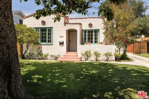 Photo of 1961 Queensberry Road, Pasadena, CA 91104 (MLS # 26819087)