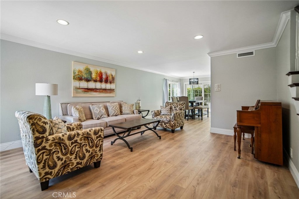1211 N Willamette Drive
