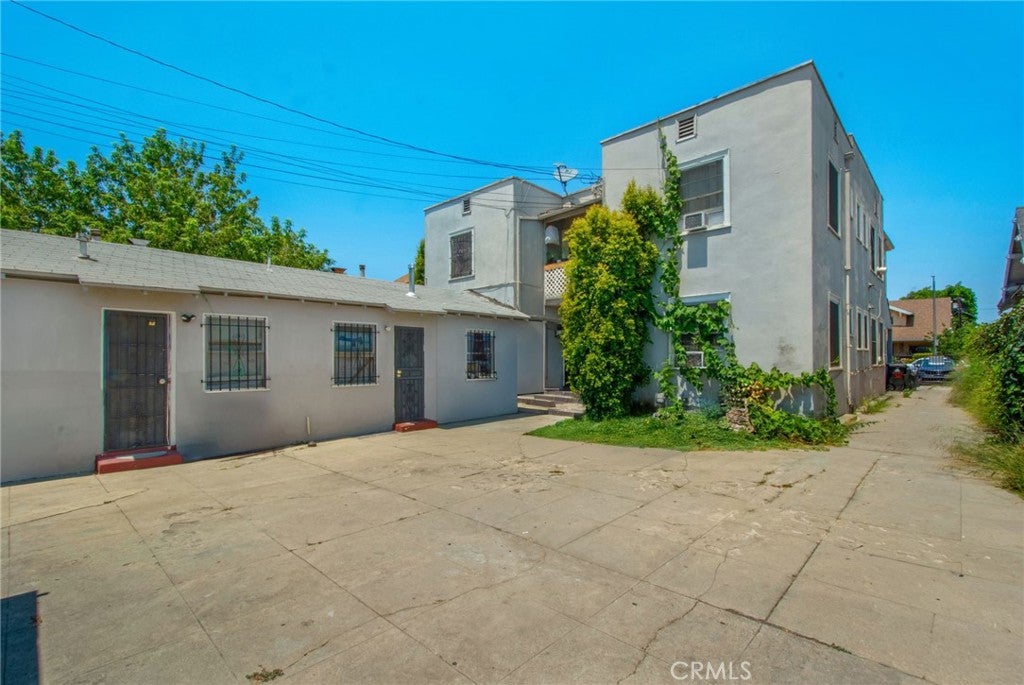 324 W 50th