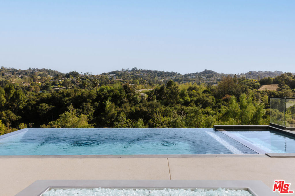 15834 High Knoll Road