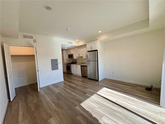 1025 S BERENDO ST APT 407, LOS ANGELES, CA 90006 - Image b02e68c38d34bd278d9d73efa732986c/950908182